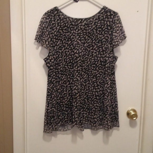 Venezia Abstract Frilly Short Sleeve Pullover Blouse - Size 22W/24W - Picture 6 of 6